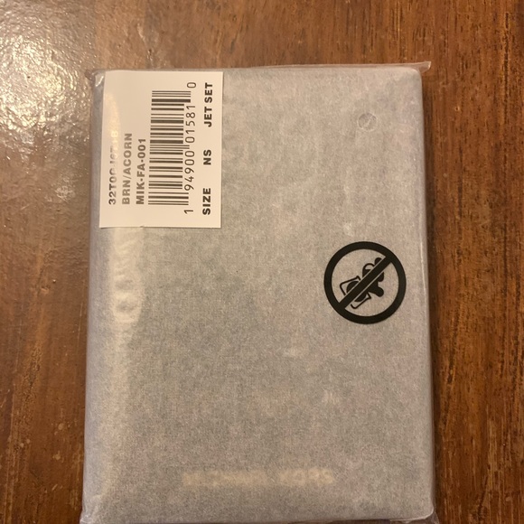 Authentic Michael Kors Passport Wallet - Picture 2 of 2